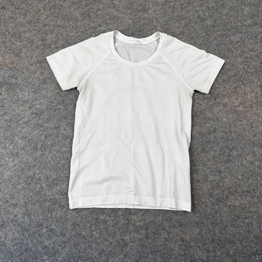 Lululemon Activewear Performance T Shirt Women's Size XS/Small